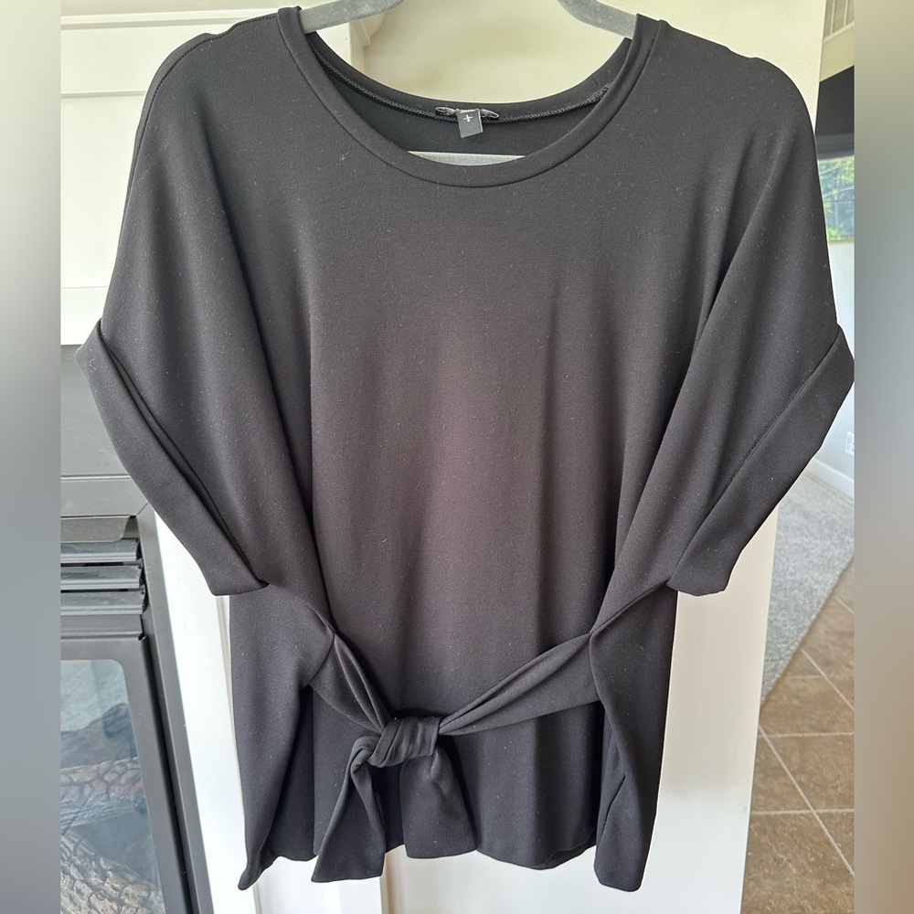 Express Women's Black Tie-Front Top